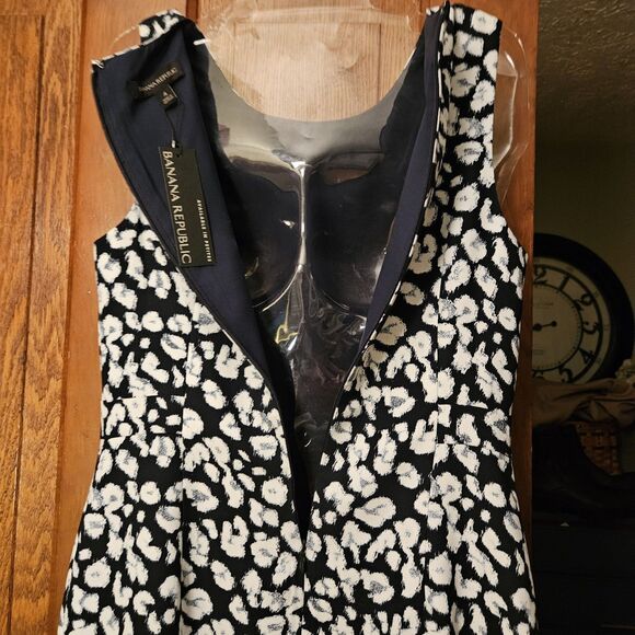 Banana Republic Geo Print Midi Dress Size 4 Sleeveless Navy & White Flare NWT - Picture 3 of 10